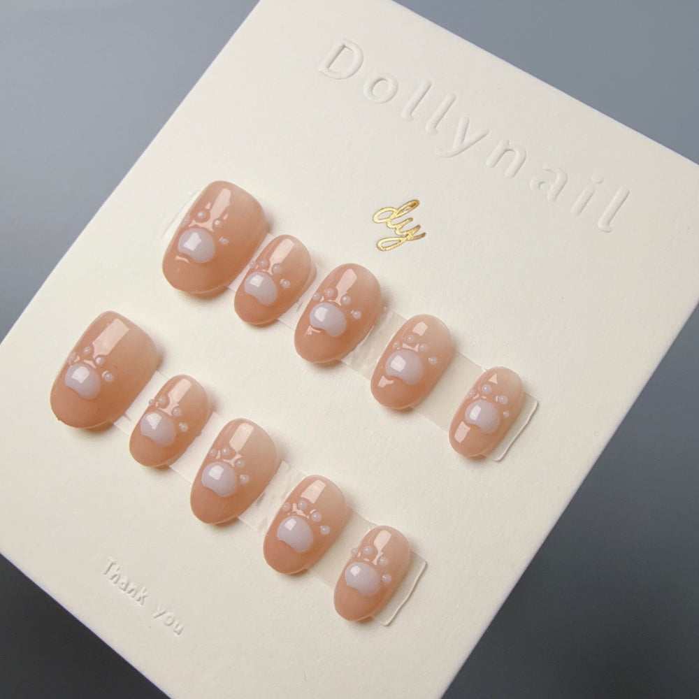 Dollynail 10分鐘極速手工穿戴甲。Dollynail 10-minute instant salon-quality press-on nails.