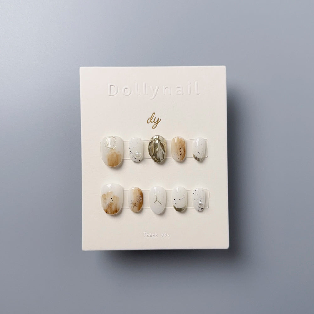 Dollynail 氣質顯白手工訂製穿戴甲。Dollynail elegant premium handmade press-on nails set.