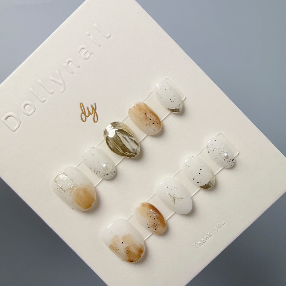 Dollynail 氣質顯白手工訂製穿戴甲。Dollynail elegant premium handmade press-on nails set.