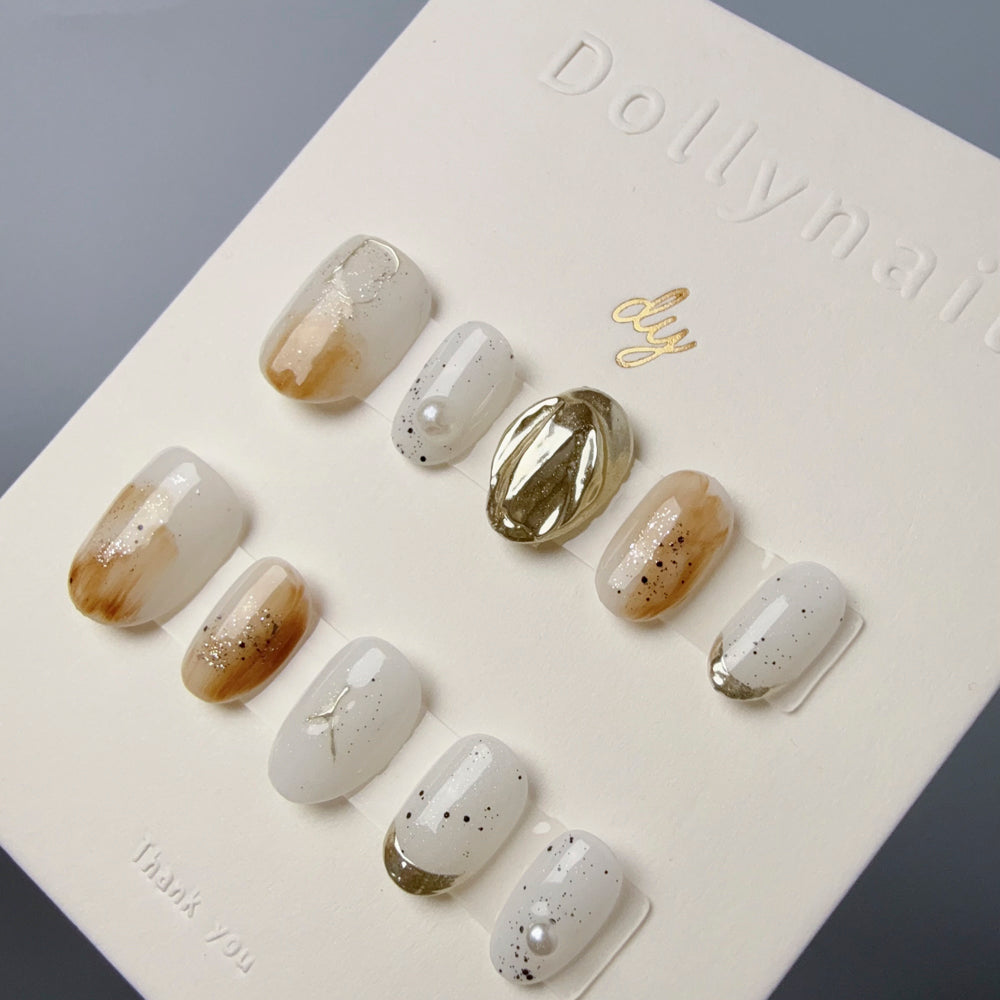 Dollynail 氣質顯白手工訂製穿戴甲。Dollynail elegant premium handmade press-on nails set.