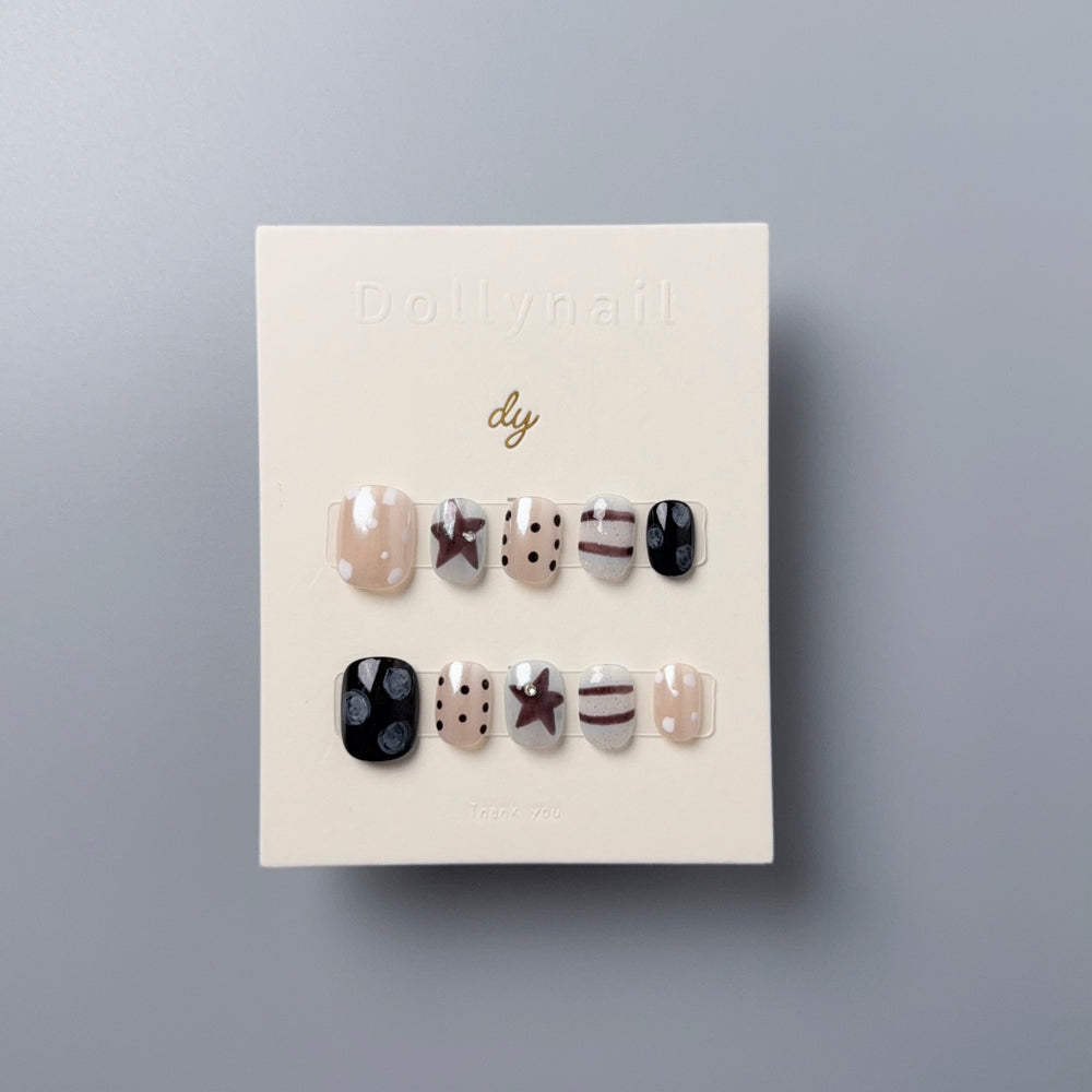 Dollynail 約會婚禮必備手工訂製穿戴甲。Dollynail premium handmade press-on nails for dates and weddings.
