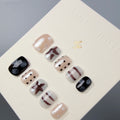 Dollynail 約會婚禮必備手工訂製穿戴甲。Dollynail premium handmade press-on nails for dates and weddings.