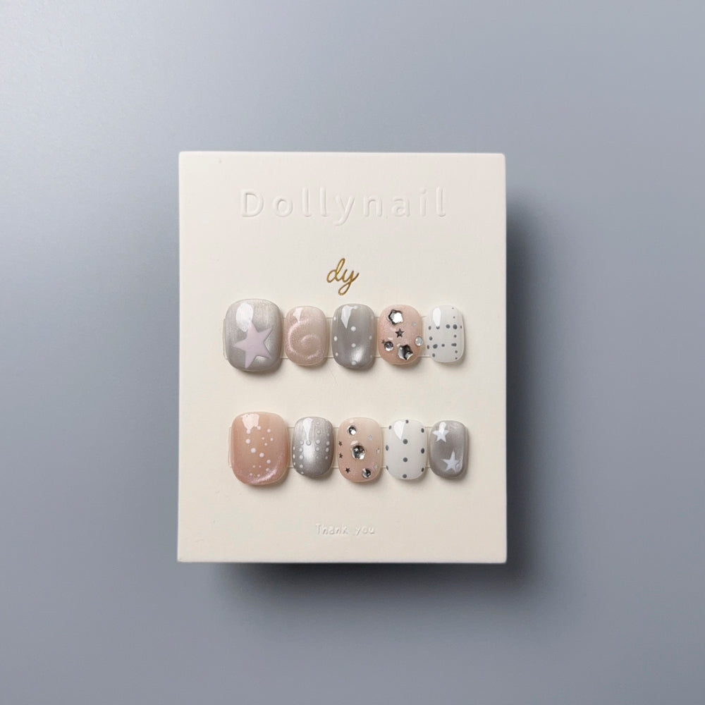 Dollynail 顯白修飾手型手工訂製穿戴甲。Dollynail skin-flattering premium handmade press-on nails set.