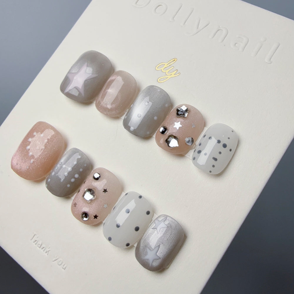 Dollynail 顯白修飾手型手工訂製穿戴甲。Dollynail skin-flattering premium handmade press-on nails set.
