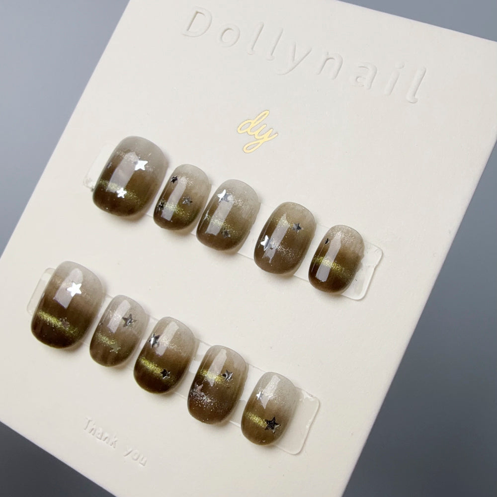 Dollynail 10分鐘極速手工穿戴甲。Dollynail 10-minute instant salon-quality press-on nails.