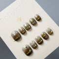 Dollynail 10分鐘極速手工穿戴甲。Dollynail 10-minute instant salon-quality press-on nails.