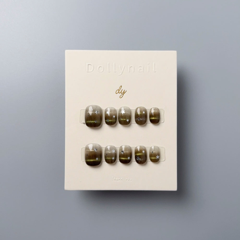 Dollynail 10分鐘極速手工穿戴甲。Dollynail 10-minute instant salon-quality press-on nails.
