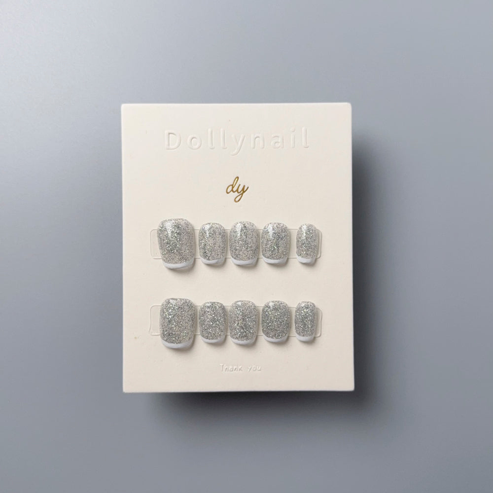 Dollynail 時髦設計手工穿戴甲成品。Dollynail trendy original handmade press-on nails.