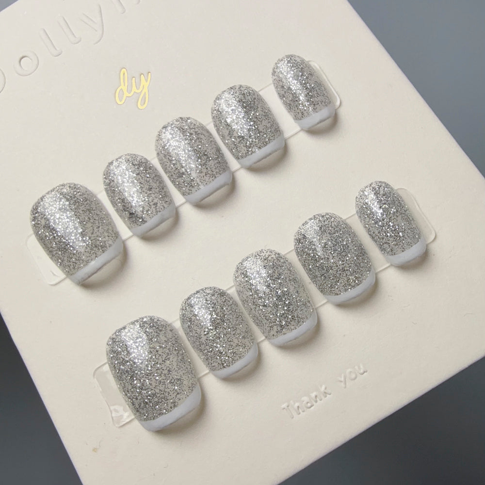 Dollynail 時髦原創手工穿戴甲成品。Dollynail trendy original handmade press-on nails.