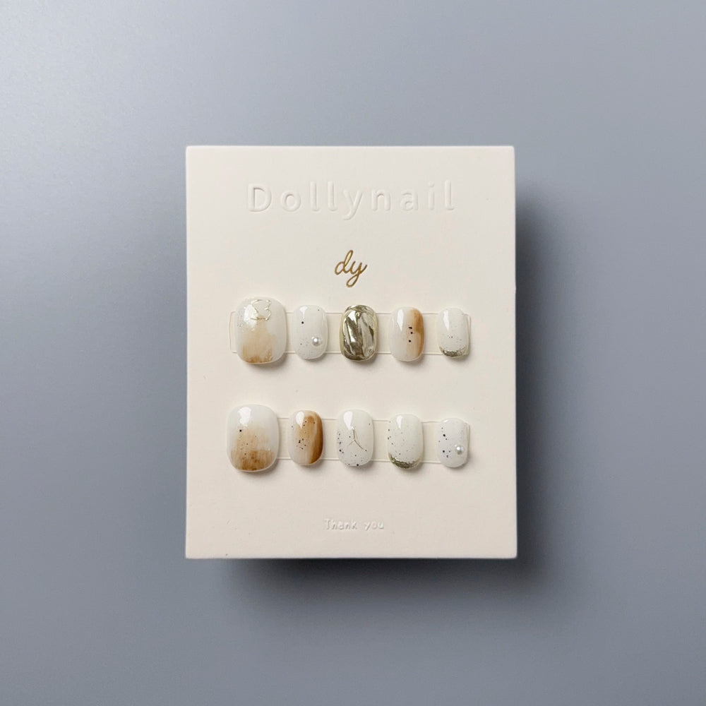 Dollynail 氣質顯白手工訂製穿戴甲。Dollynail elegant premium handmade press-on nails set.