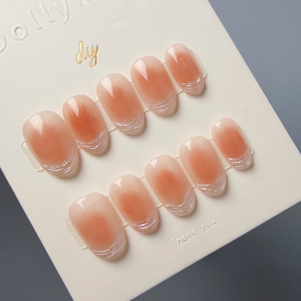 Dollynail 高質感送禮首選手工穿戴甲。Dollynail premium handmade press-on nails perfect for gifting.