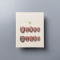 Dollynail 派對節慶焦點手工穿戴甲成品。Dollynail party and event essential premium press-on nails.