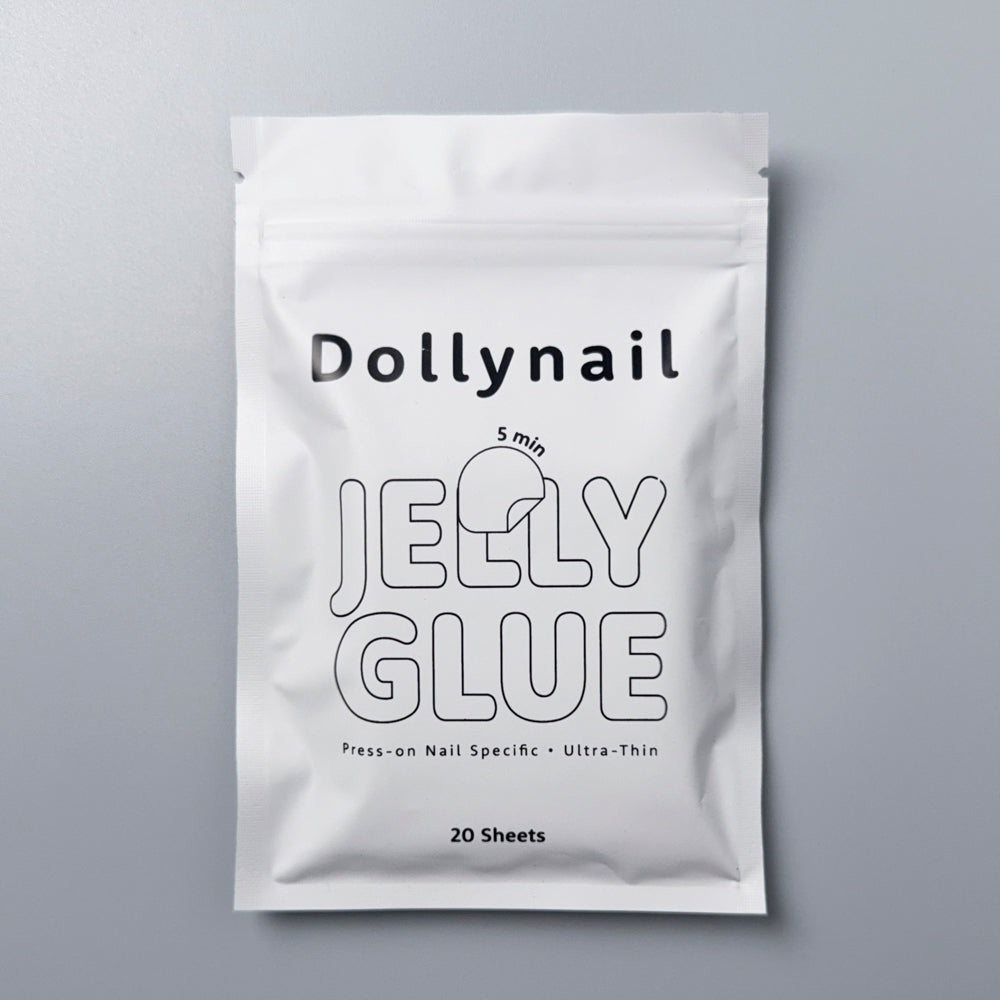 Dollynail 高質感送禮首選手工穿戴甲。Dollynail premium handmade press-on nails perfect for gifting.
