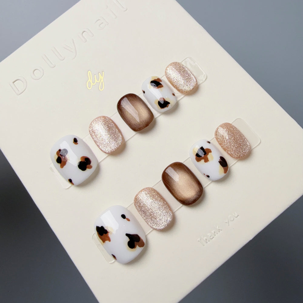 Dollynail 經典百搭不挑穿搭手工穿戴甲。Dollynail classic and versatile premium handmade press-on nails.