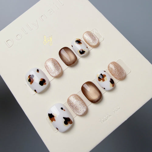 Dollynail 經典百搭不挑穿搭手工穿戴甲。Dollynail classic and versatile premium handmade press-on nails.