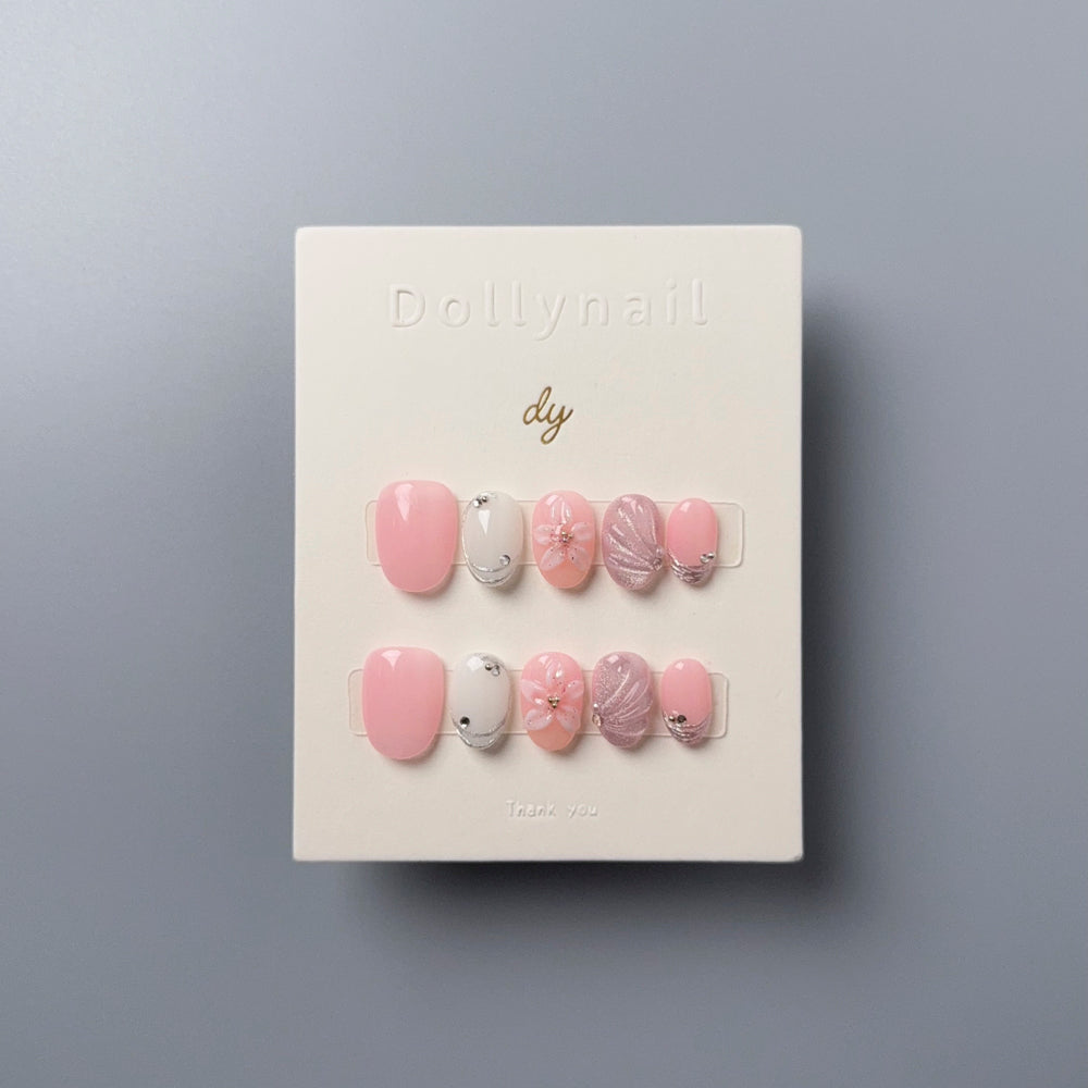 Dollynail 輕奢高級感手工訂製穿戴甲成品。Dollynail luxury aesthetic premium handmade press-on nails.