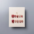 Dollynail 手工訂製穿戴甲成品，提供多款沙龍級精緻美甲設計。Dollynail premium handmade press-on nails set featuring salon-quality nail art designs.