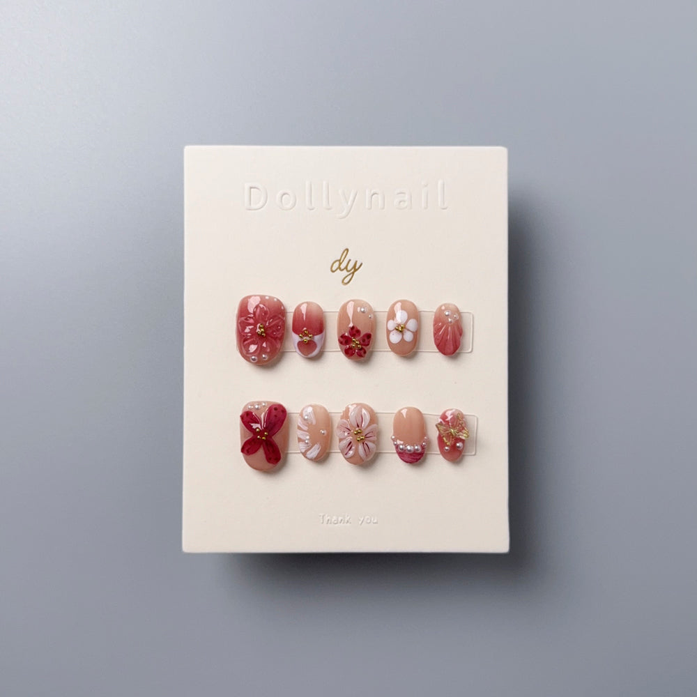 Dollynail 手工訂製穿戴甲成品，提供多款沙龍級精緻美甲設計。Dollynail premium handmade press-on nails set featuring salon-quality nail art designs.