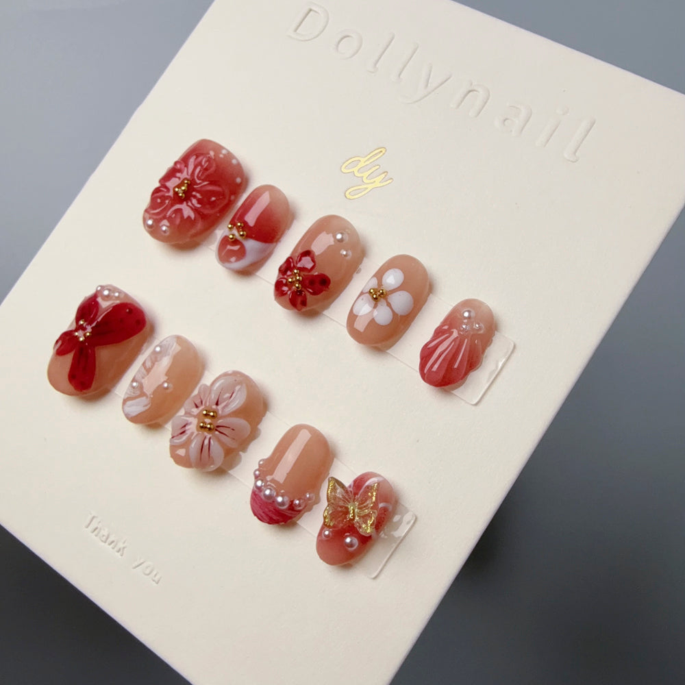 Dollynail 手工訂製穿戴甲成品，提供多款沙龍級精緻美甲設計。Dollynail premium handmade press-on nails set featuring salon-quality nail art designs.