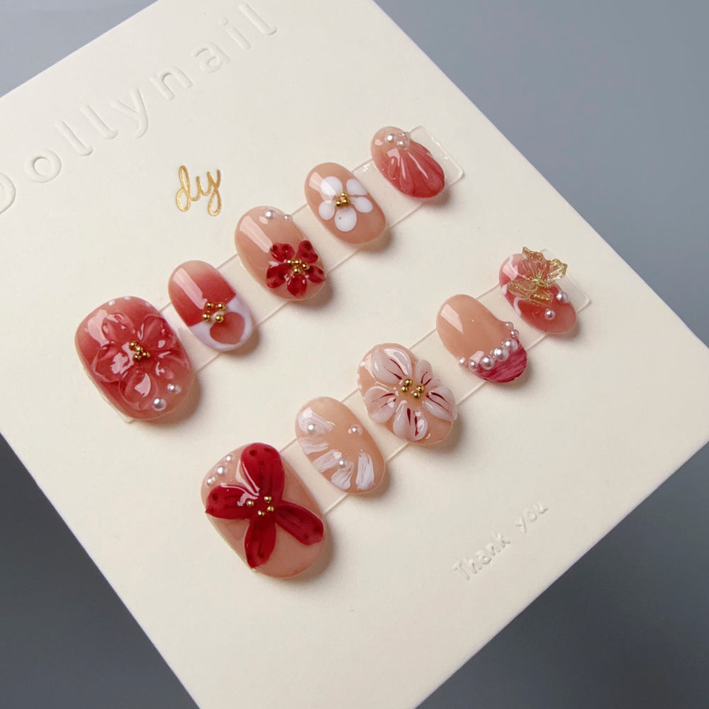 Dollynail 手工訂製穿戴甲成品，提供多款沙龍級精緻美甲設計。Dollynail premium handmade press-on nails set featuring salon-quality nail art designs.
