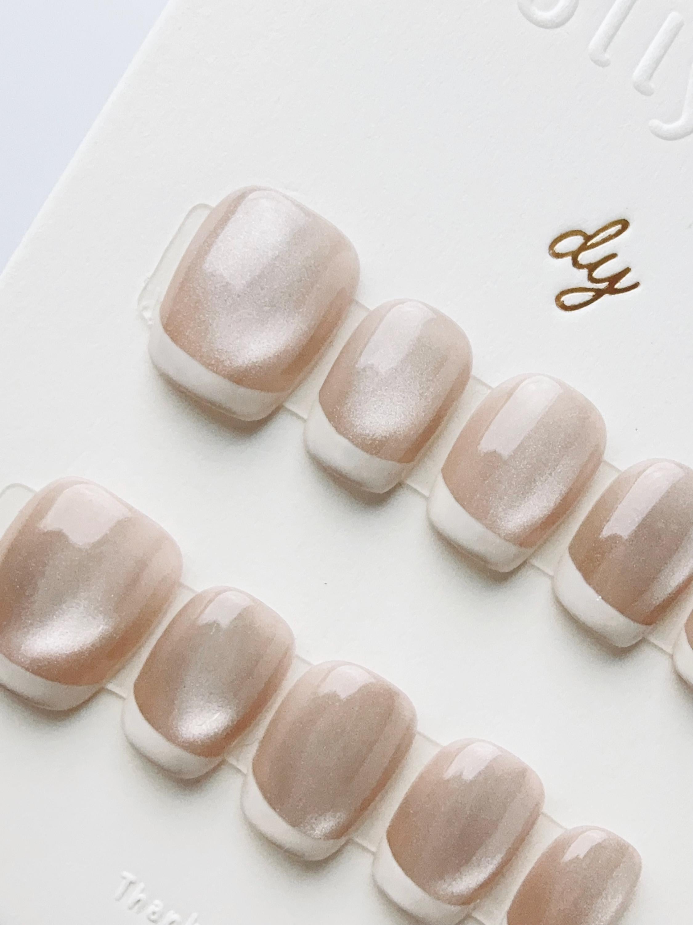 Golden Pointe Française | Press on nails