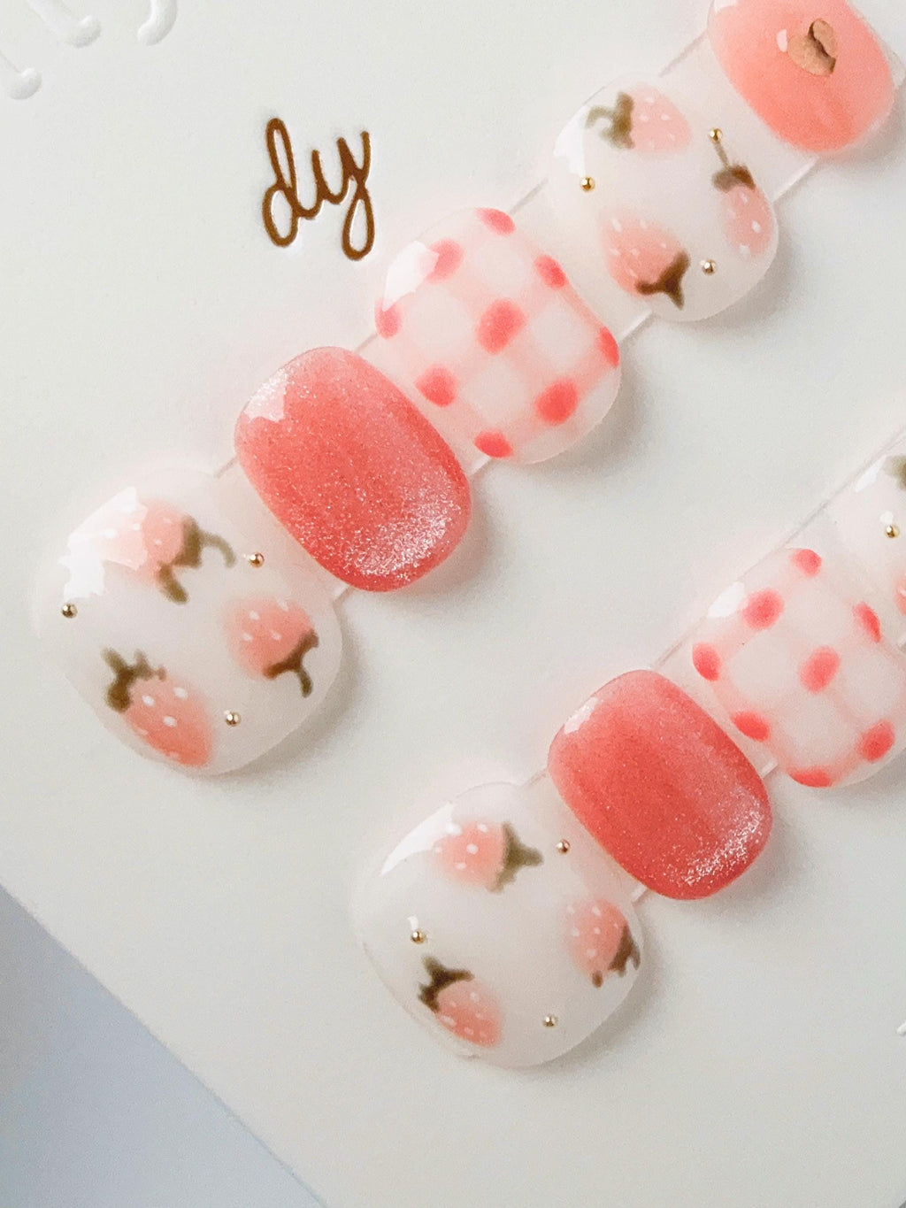 Strawberry Cat's Eye | Press on nails
