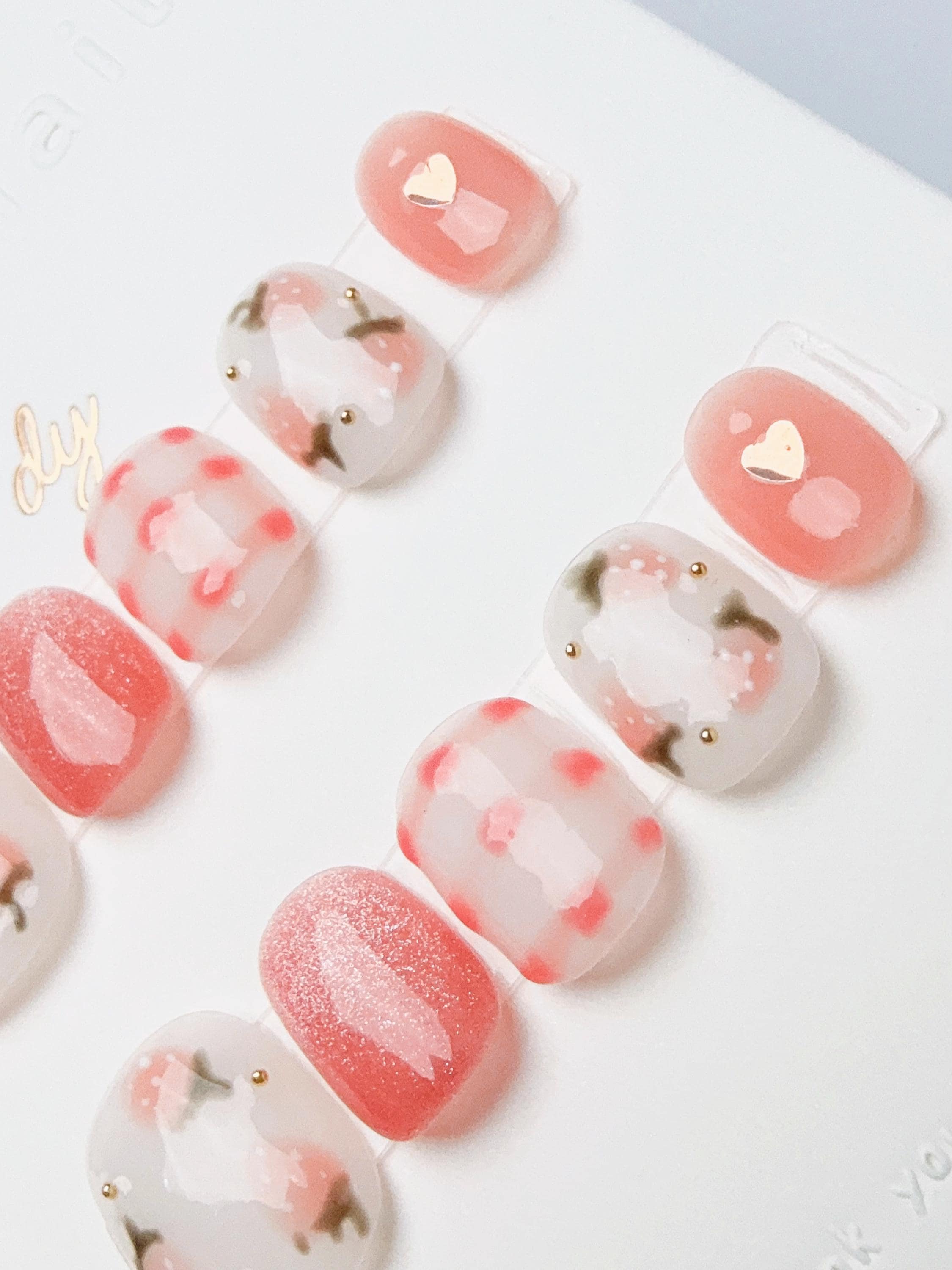 Strawberry Cat's Eye | Press on nails