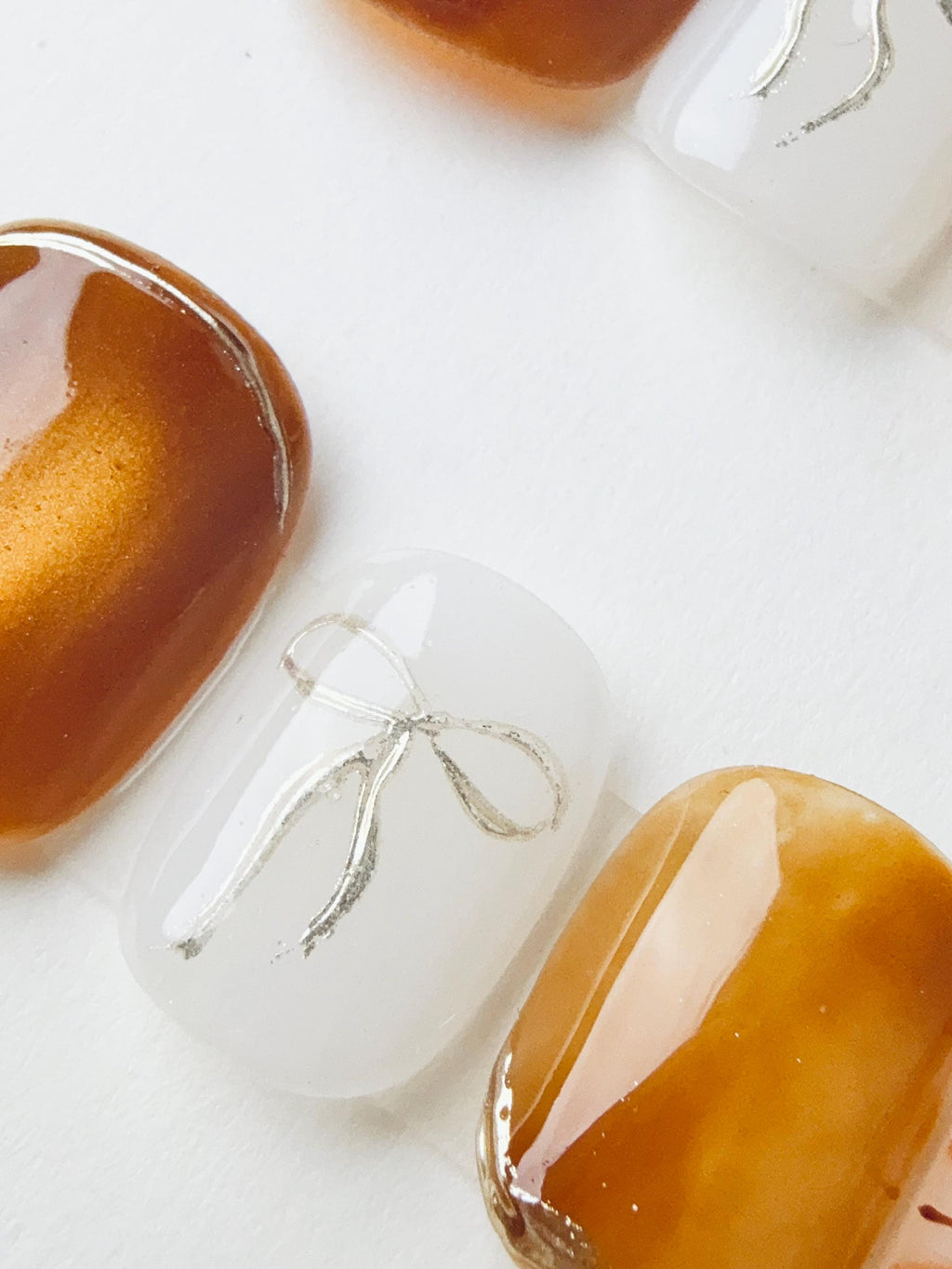 Chestnut Ribbon Check | Press on nails