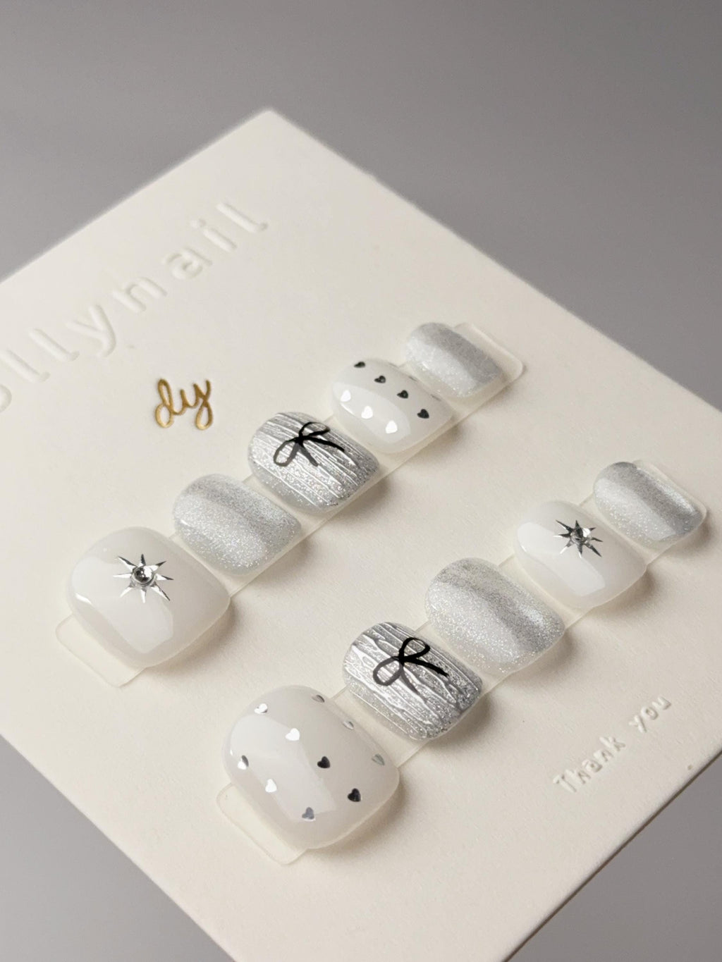 Heart-shaped polka dots| Press on nails
