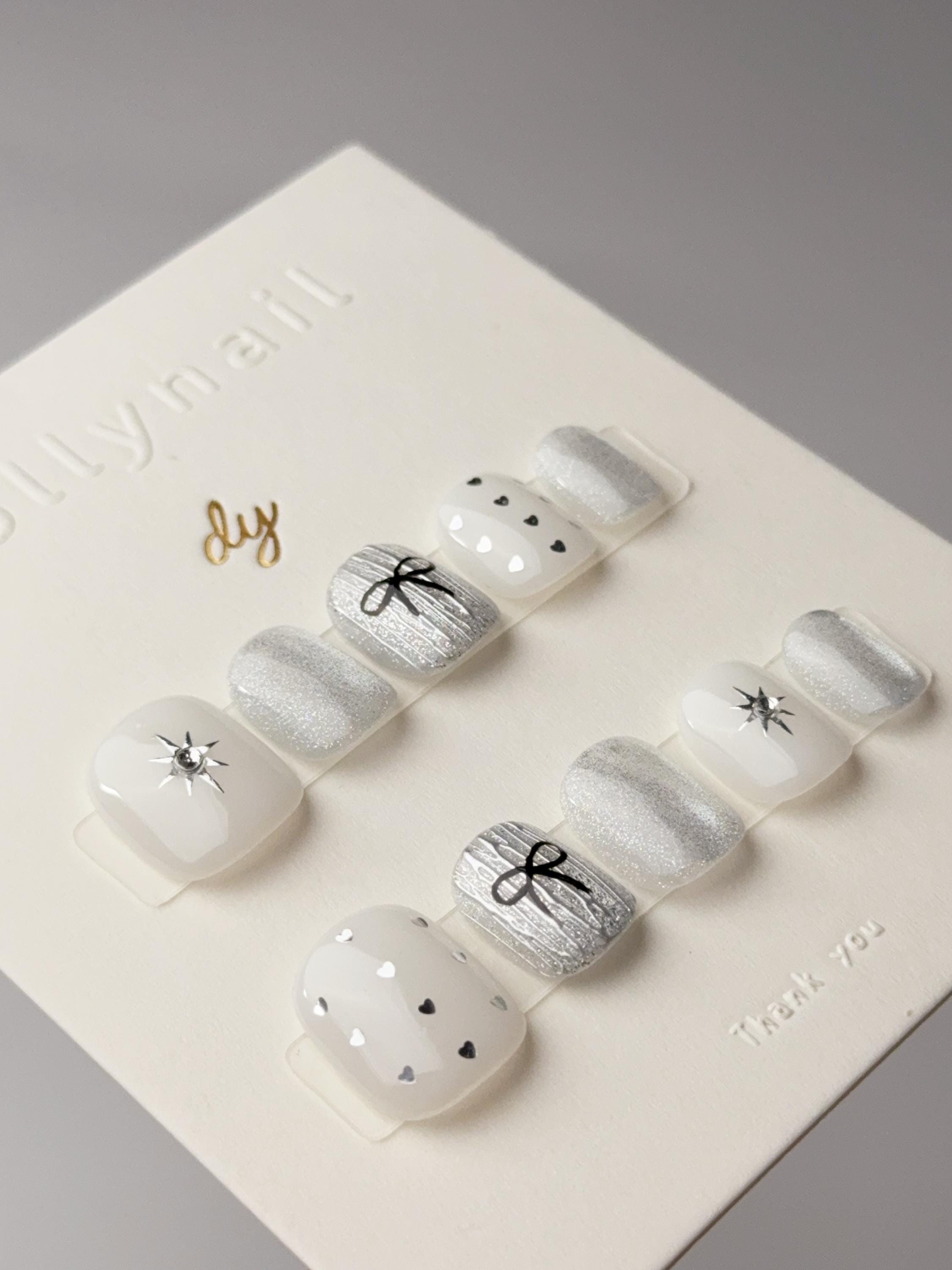 Heart-shaped polka dots| Press on nails