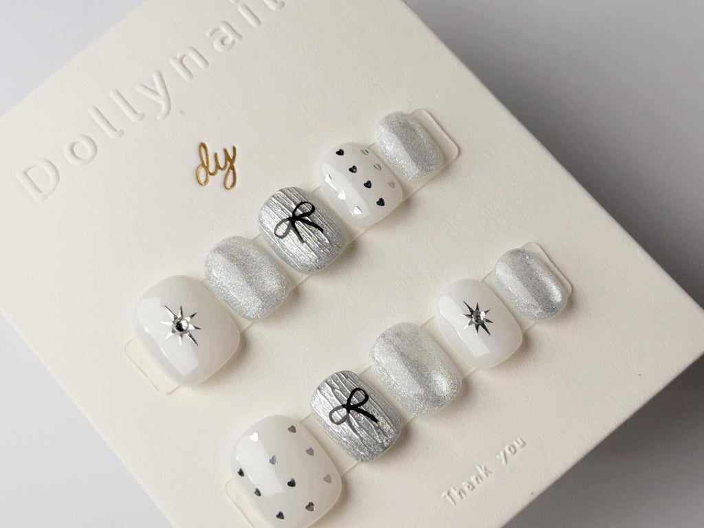 Heart-shaped polka dots| Press on nails