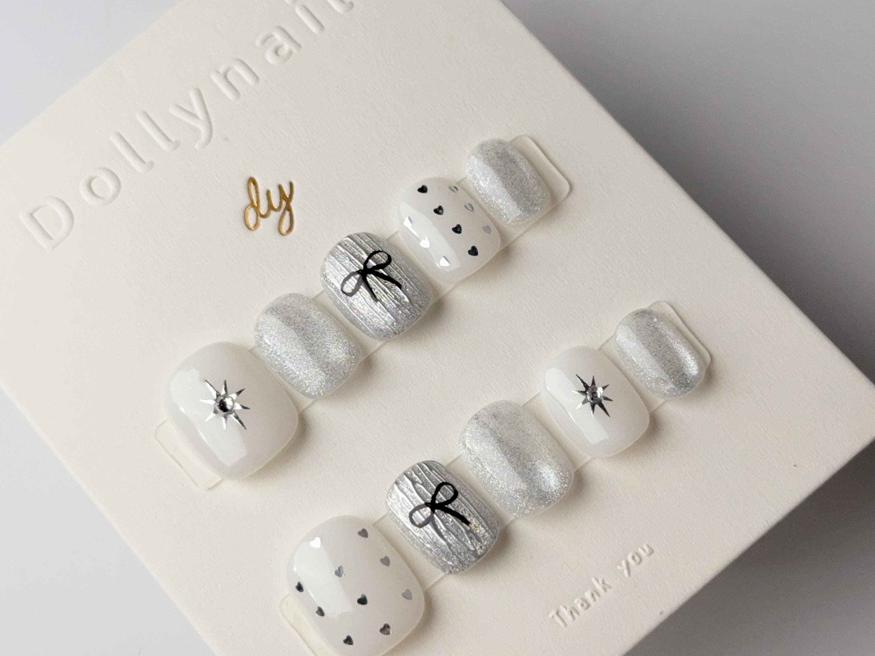 Heart-shaped polka dots| Press on nails