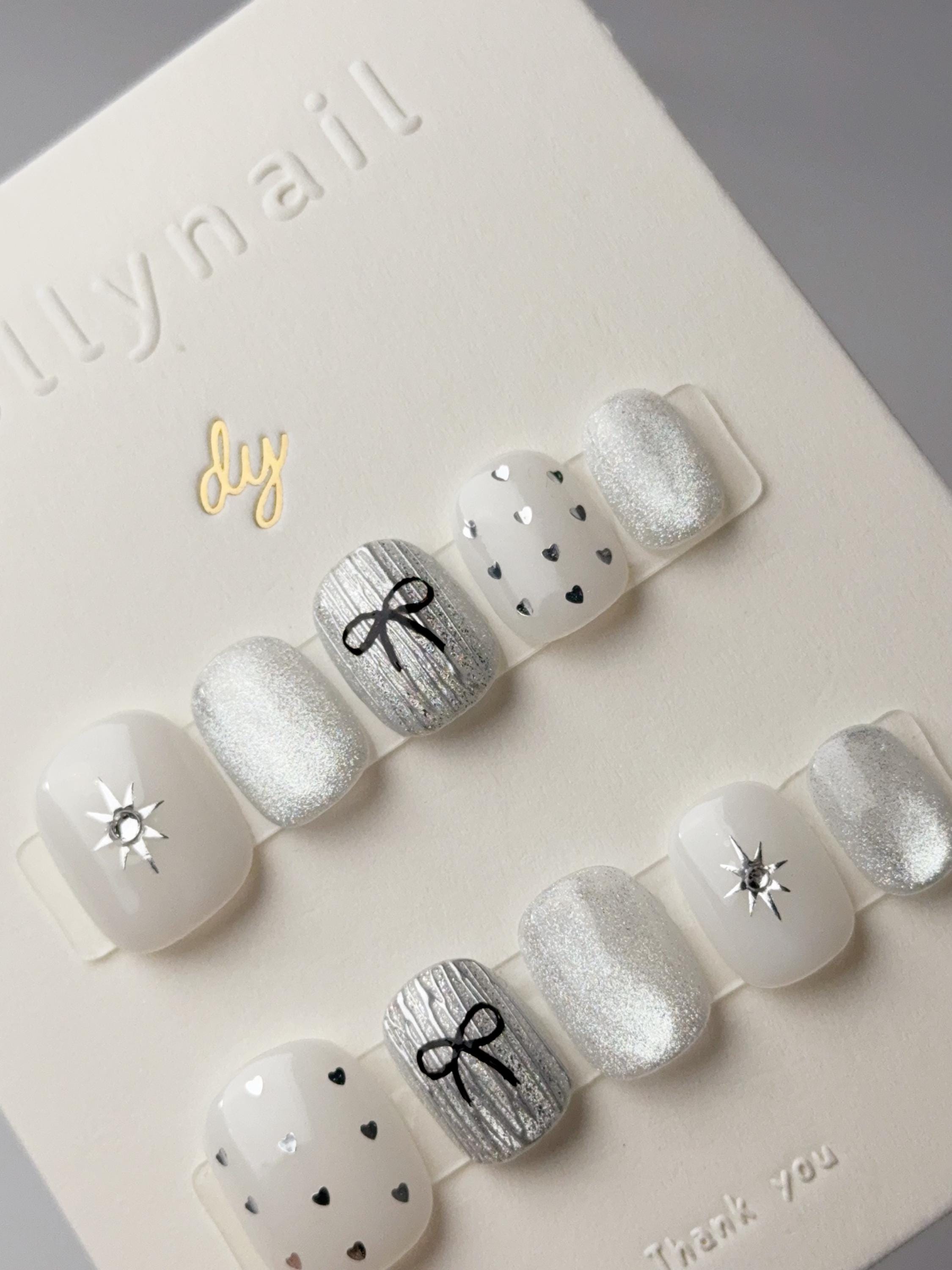 Heart-shaped polka dots| Press on nails