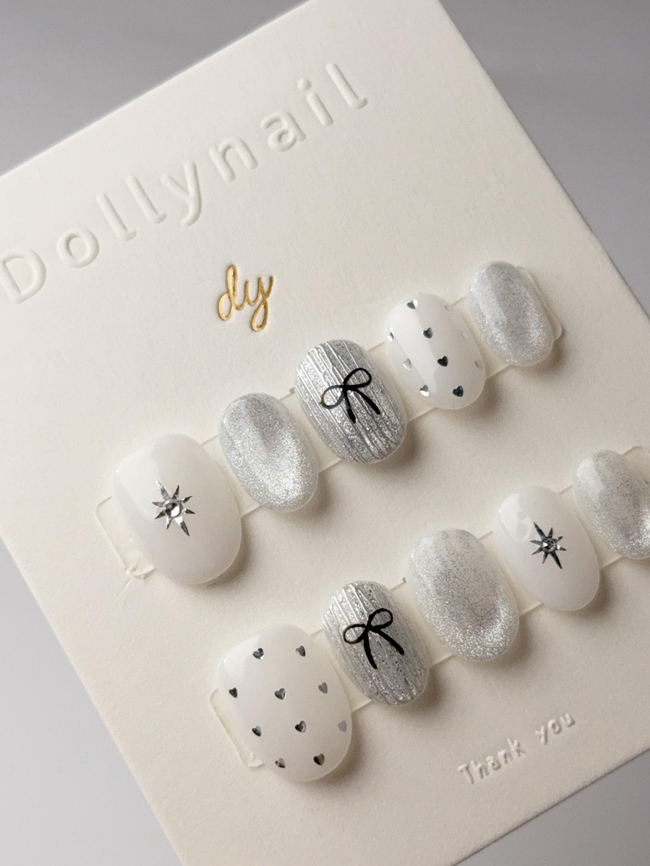 Heart-shaped polka dots| Press on nails