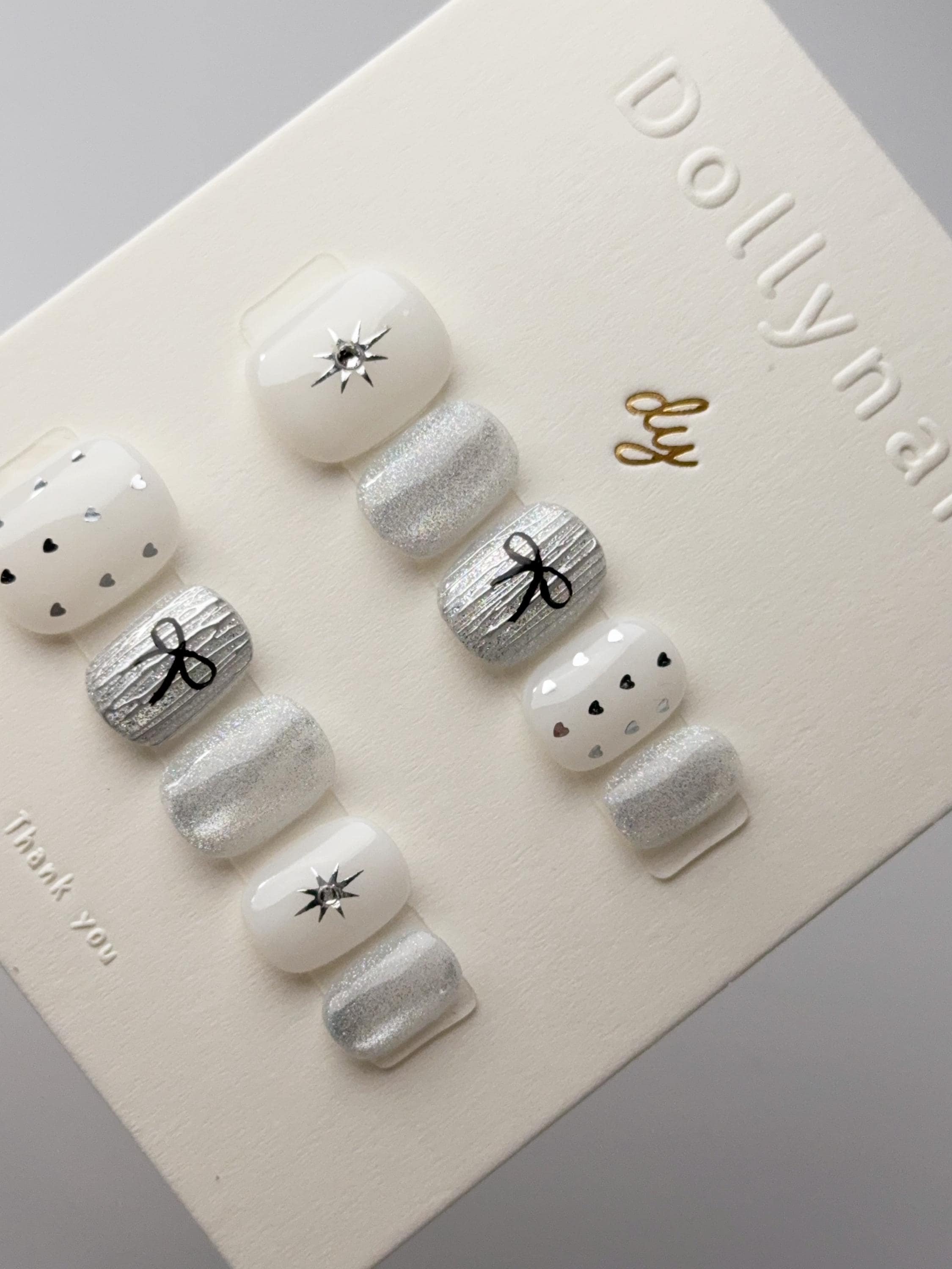 Heart-shaped polka dots| Press on nails