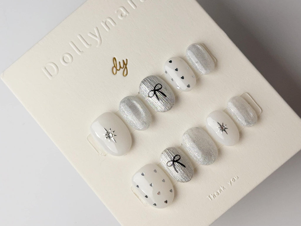 Heart-shaped polka dots| Press on nails
