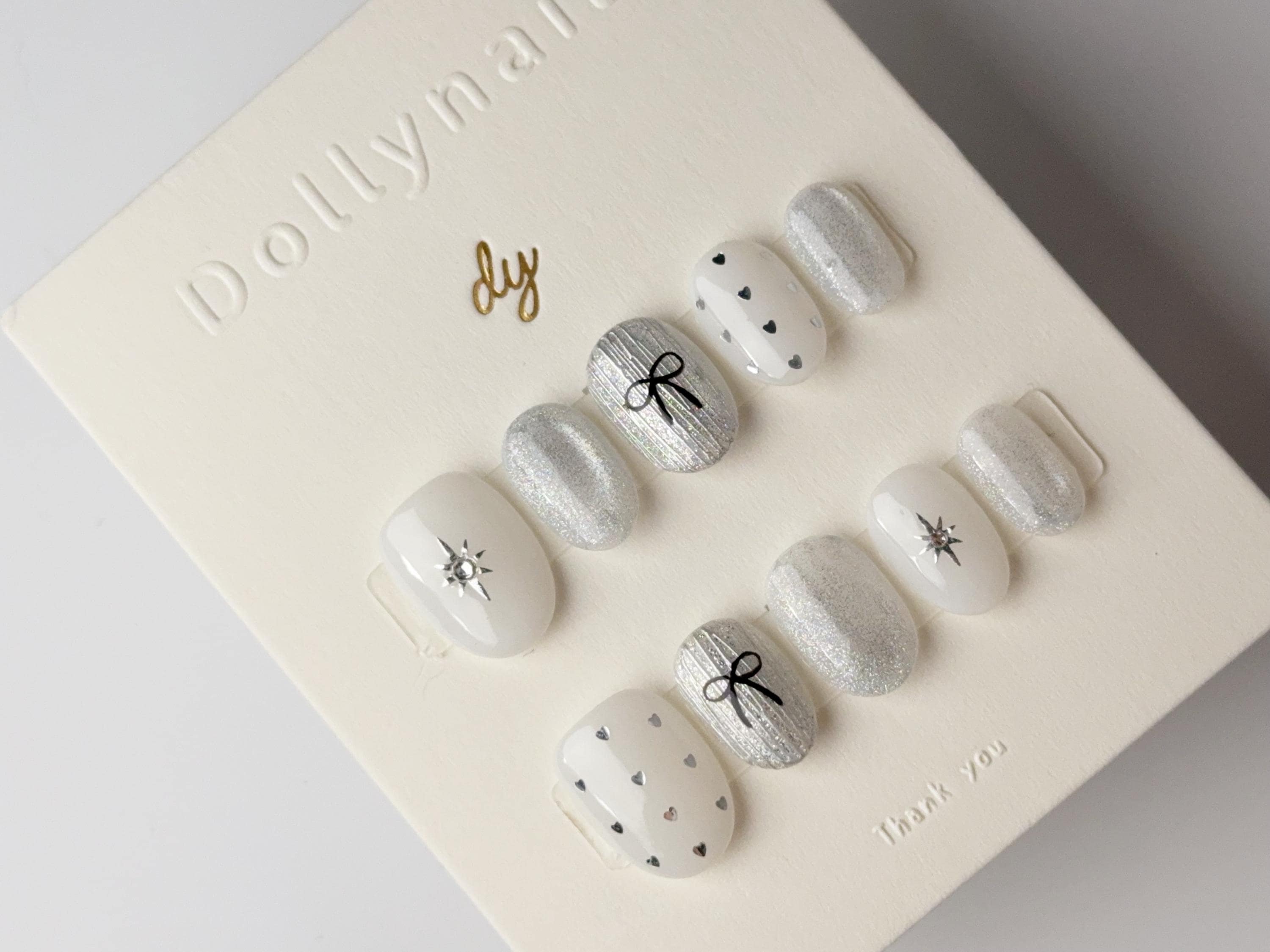 Heart-shaped polka dots| Press on nails
