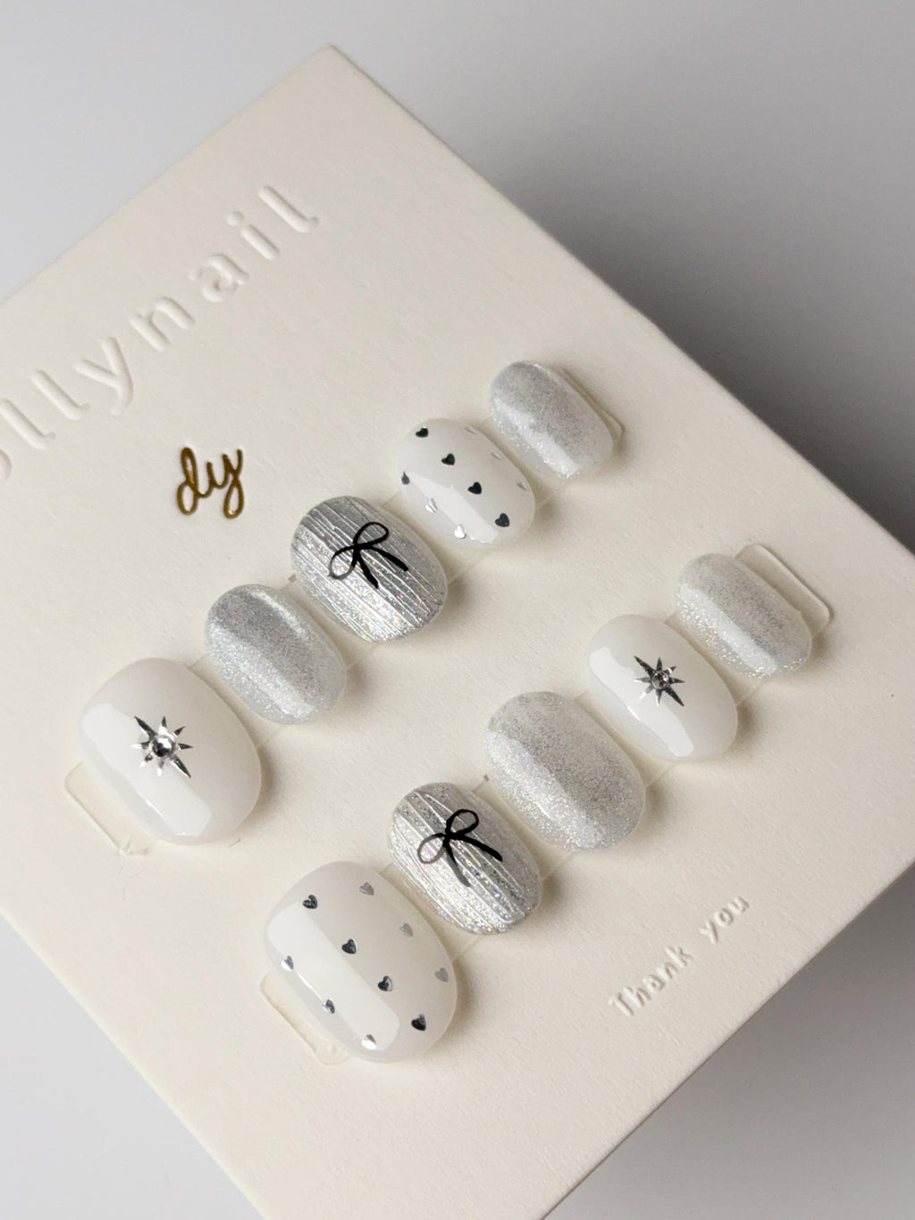 Heart-shaped polka dots| Press on nails
