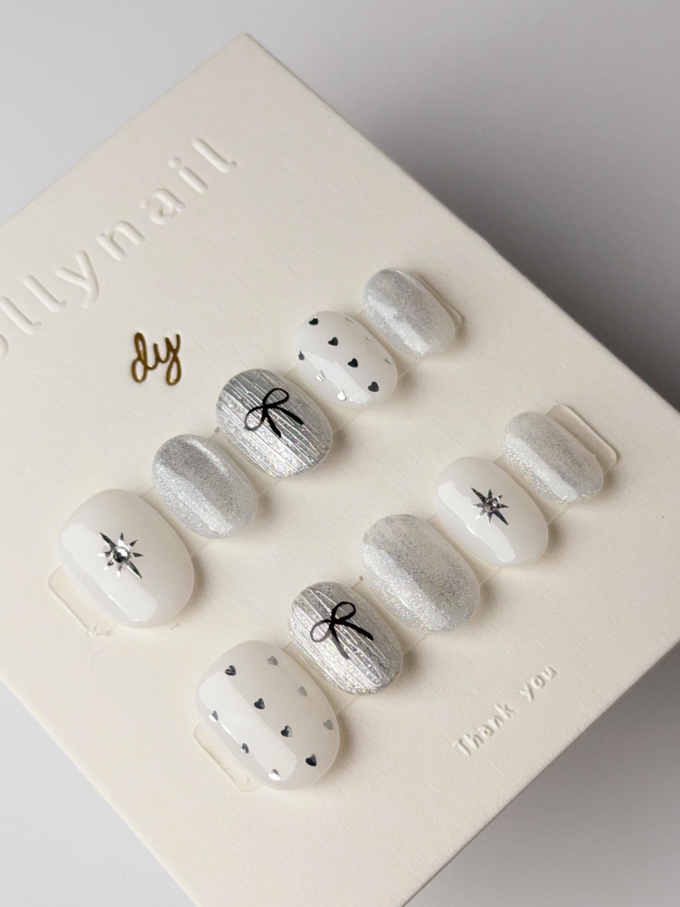 Heart-shaped polka dots| Press on nails