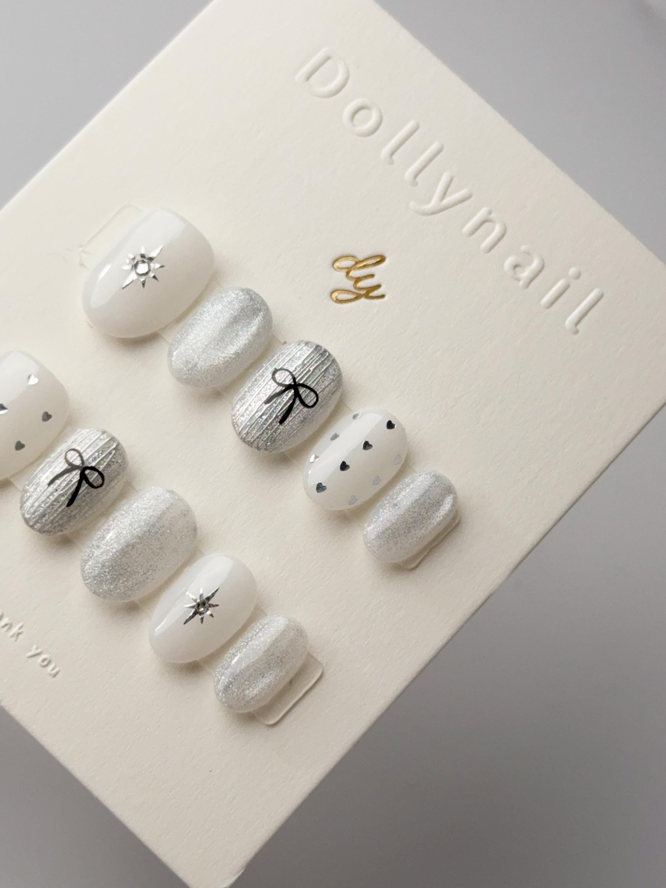 Heart-shaped polka dots| Press on nails